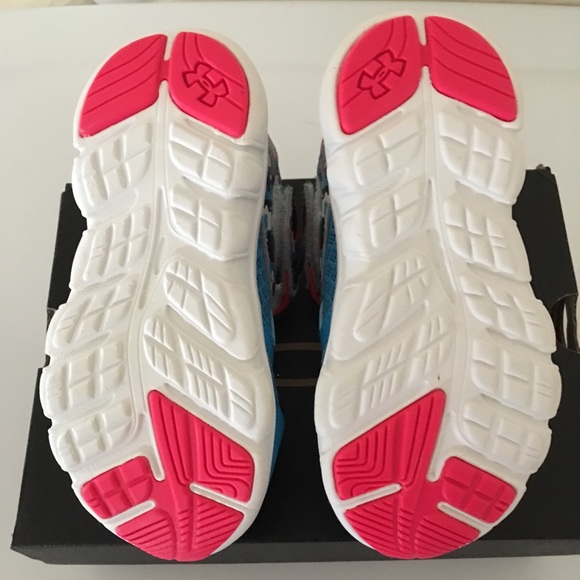 NEW UNDER ARMOUR GIRLS SNEAKER SIZE 7 - Picture 8 of 8